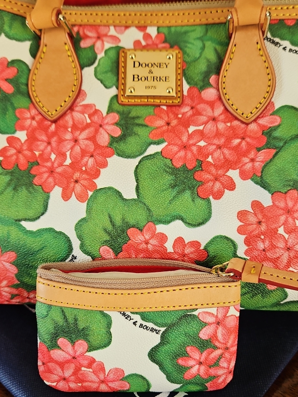 NWT Dooney & Bourke Floral Hydrangea Satchel with Matching Zip Pouch & Key Fob - Picture 4 of 16